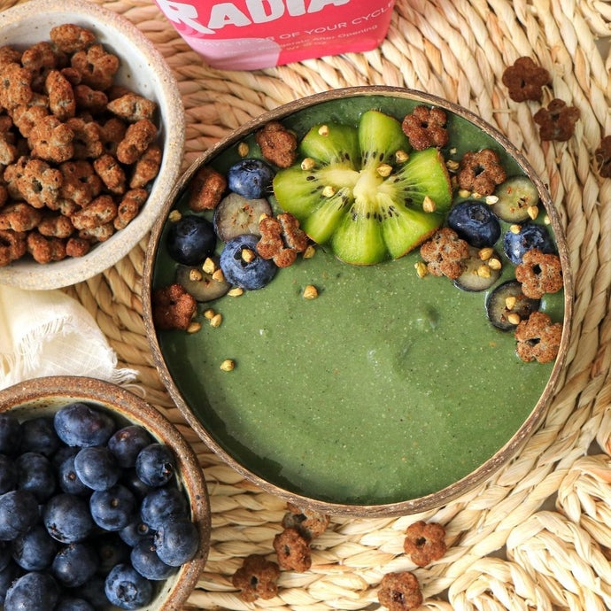 [Seed Cycling] Raspberry Greens Smoothie Bowl Recipe